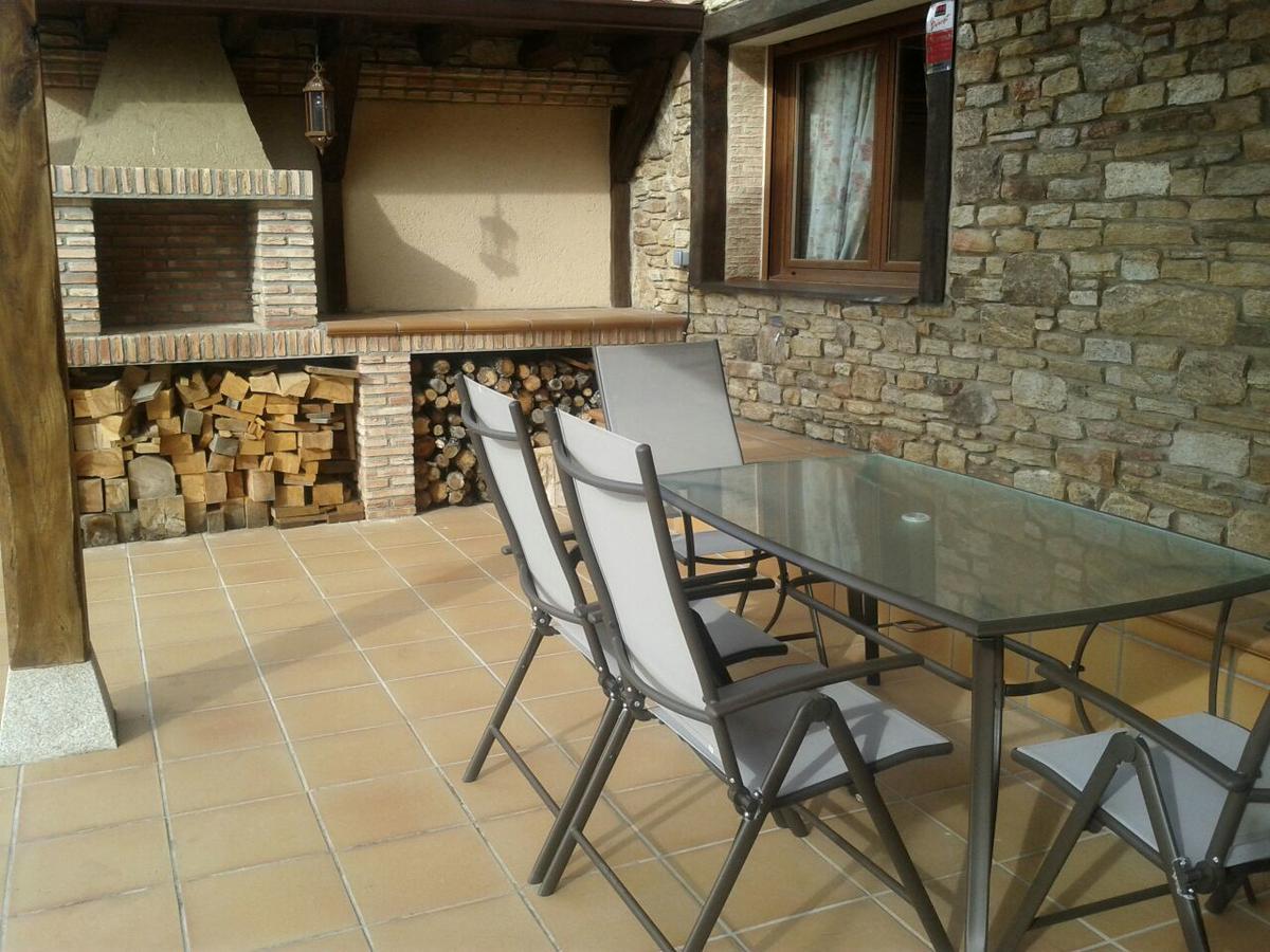 El Corral De Concejo Guest House Horcajuelo de la Sierra Exterior foto